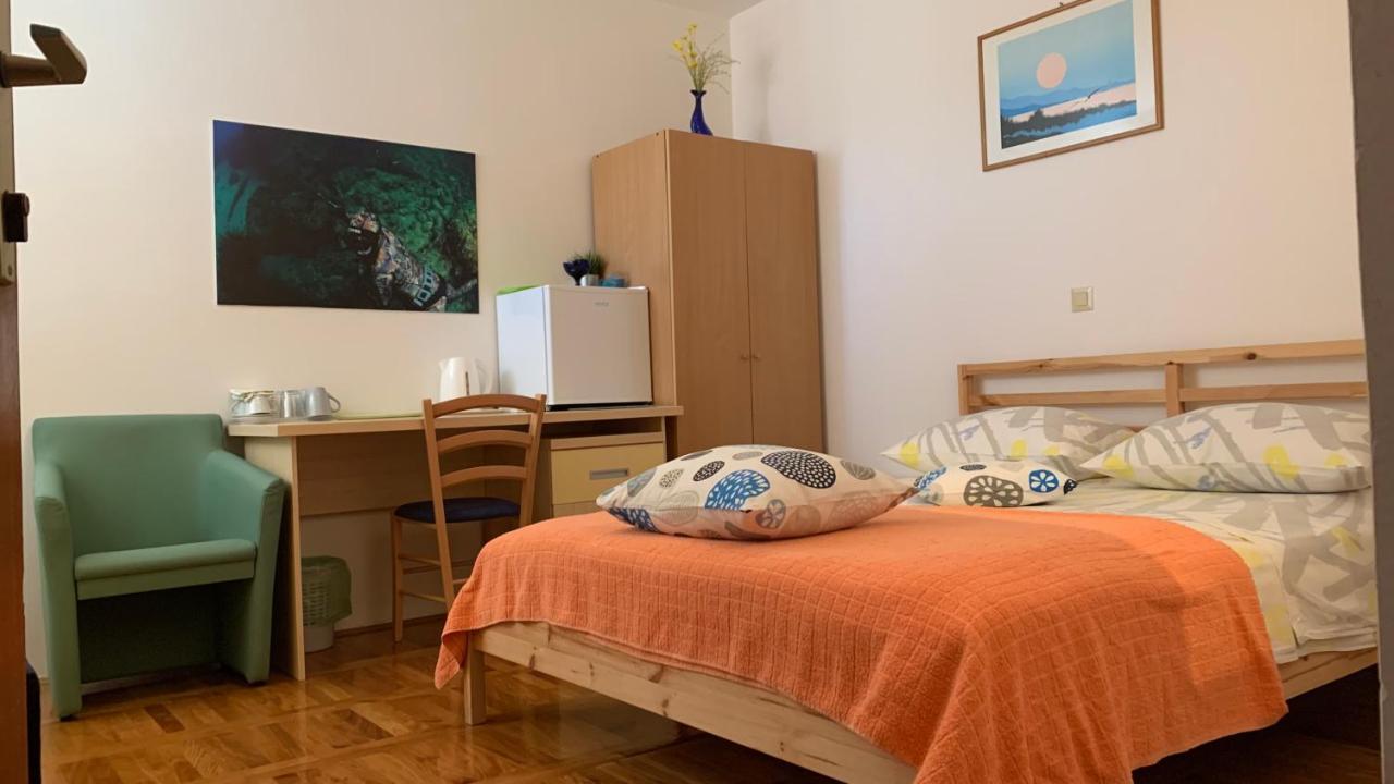 Studio Apartment And Rooms Adria Vodice Eksteriør billede