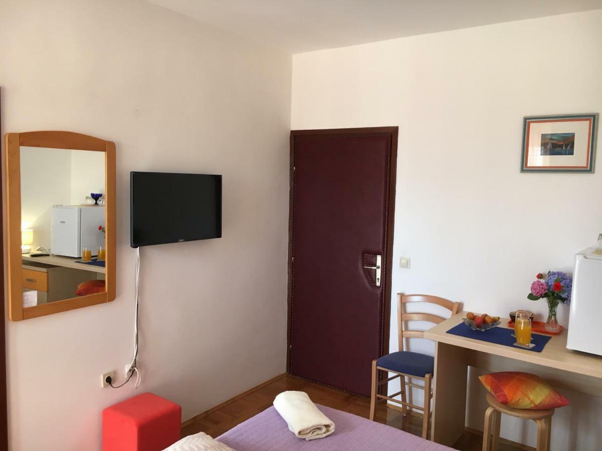 Studio Apartment And Rooms Adria Vodice Eksteriør billede