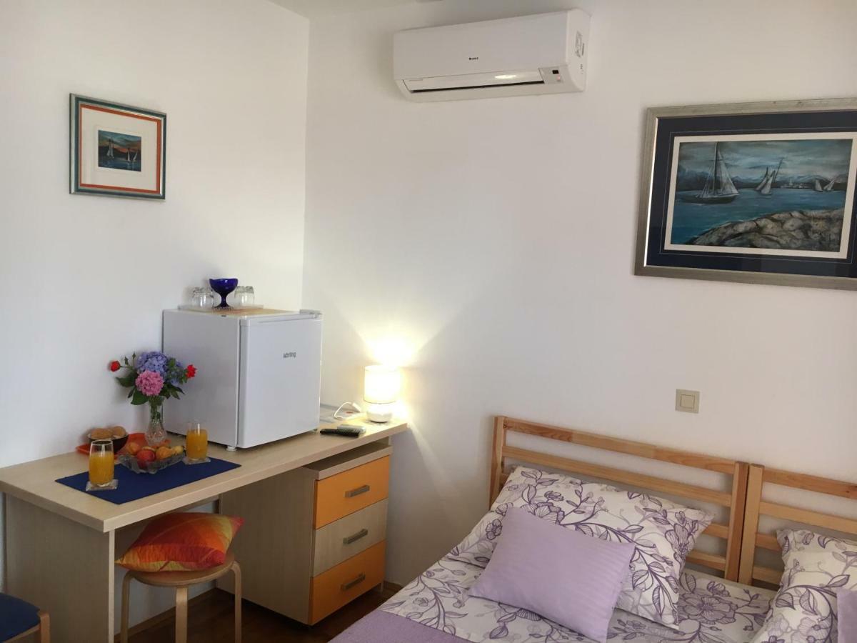 Studio Apartment And Rooms Adria Vodice Eksteriør billede