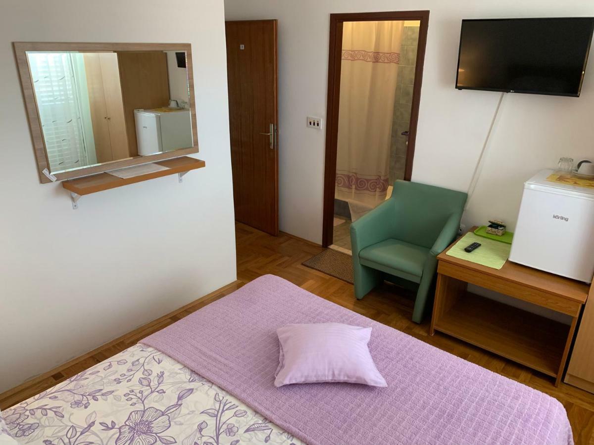 Studio Apartment And Rooms Adria Vodice Eksteriør billede